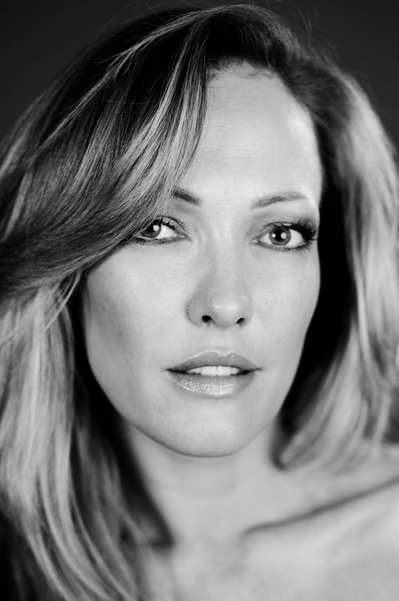 Portrait Frau blond halblanges Haar